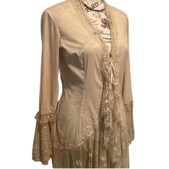 Newport News bohemian lace embroidered high low long sleeve blouse Woman’s 4 - Picture 2 of 8
